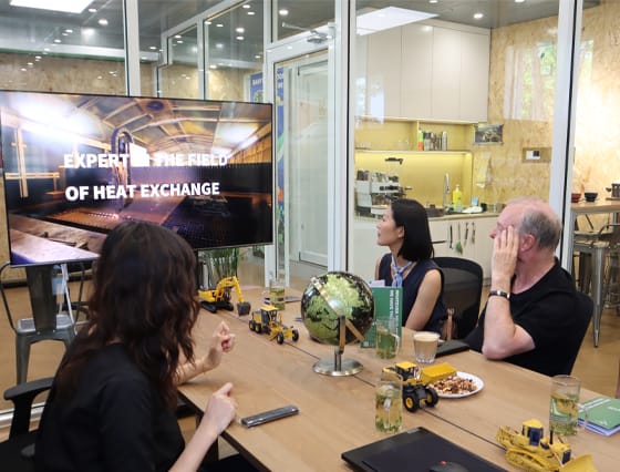 On June 3, Australian customers visited us.